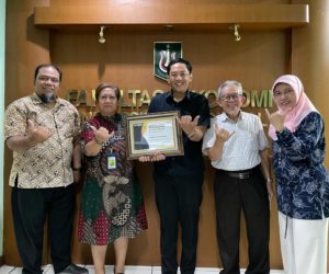 Read more about the article Apresiasi Kontribusi dalam Menumbuhkan Kesadaran Pajak, Dirjen Pajak Anugerahi Edutax Award bagi Universitas Nasional
