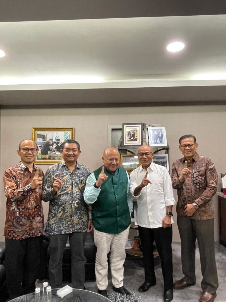 You are currently viewing Rektor Universitas Nasional Terima Kunjungan Prof. Utpal Bhattacharya dari HKUST Business School