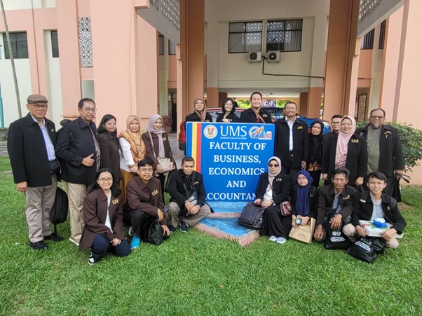 Read more about the article Perkuat Jejaring Global, Mahasiswa Doktor Ilmu Manajemen FEB UNAS Gelar PkM Internasional di Universiti Malaysia Sabah