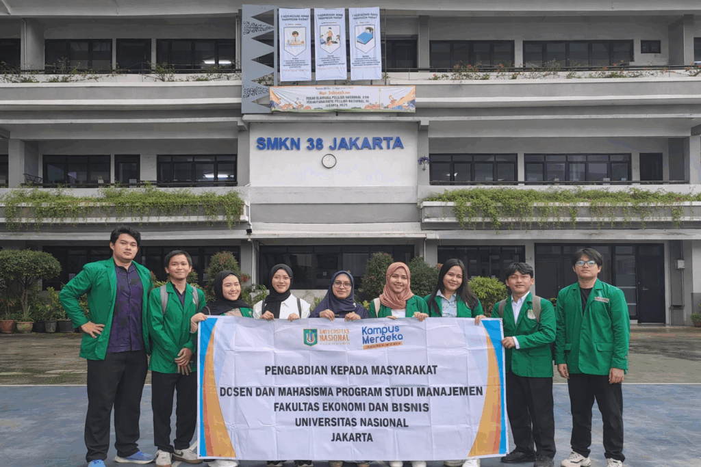 PKM Dosen dan Mahasiswa Serta Promosi Prodi Manajemen di SMKN 38 Jakarta